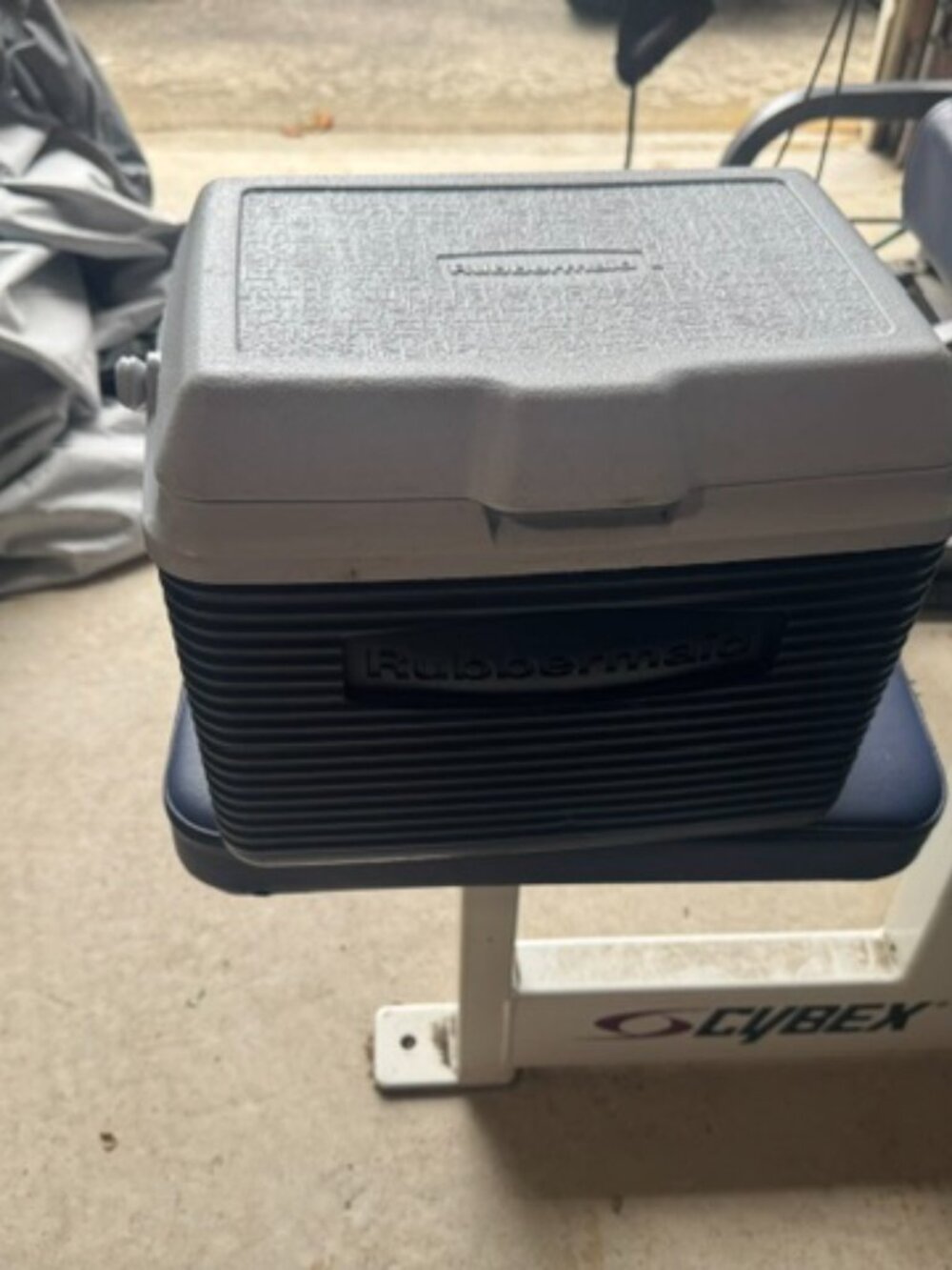 Rubbermaid Cooler